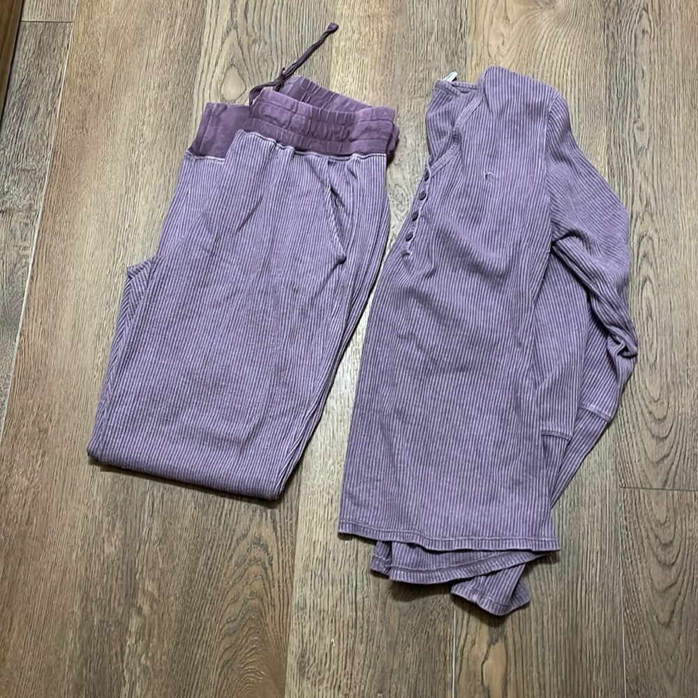 Zyia purple thermal pajamas 
Top is xl.  Bottom is large.  Please note sizes